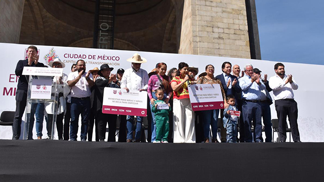 Entrega de tarjetas a nuevos beneficiarios del programa Bienestar para Niñas y Niños MBPE